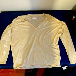 Beautiful long sleeve Canadian brand,